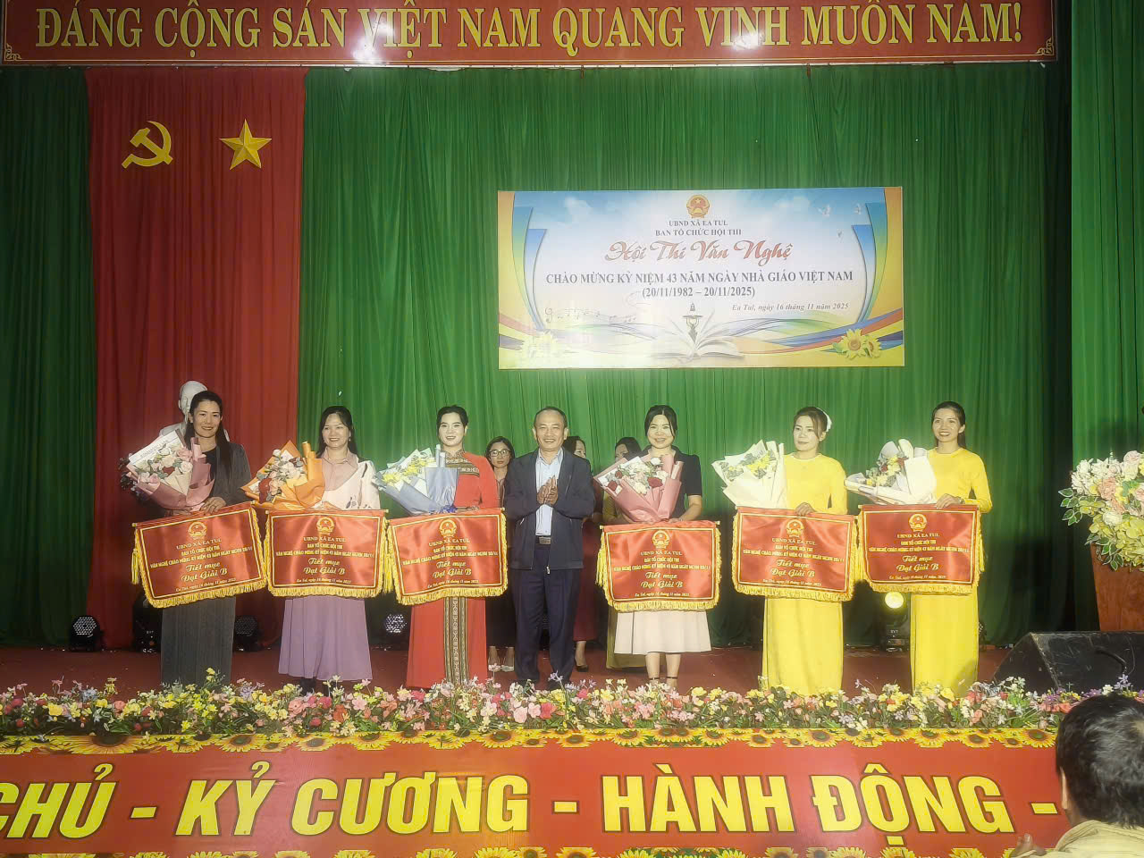 XÃ EA TUL TỔ CHỨC THÀNH CÔNG HỘI THI VĂN NGHỆ CHÀO MỪNG KỶ NIỆM 43 NĂM NGÀY NHÀ GIÁO VIỆT NAM